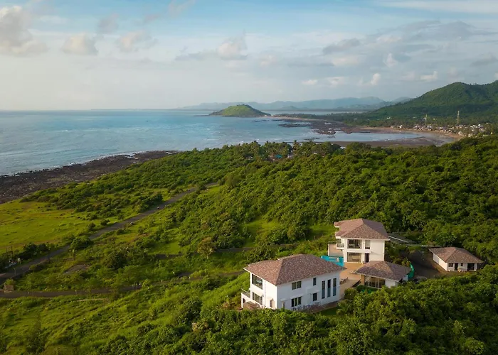 Casa Bella: Sea-View Villa with Infinity Pool and Spa Alibag